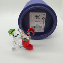 Lade das Bild in den Galerie-Viewer, SWAROVSKI Kris Bär Weihnachten 2020 mit Stiefel 5506812