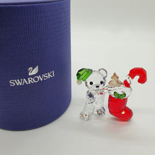 Lade das Bild in den Galerie-Viewer, SWAROVSKI Kris Bär Weihnachten 2020 mit Stiefel 5506812