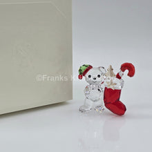 Lade das Bild in den Galerie-Viewer, SWAROVSKI Kris Bär mit Weihnachtsstrumpf 5717258