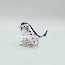 Lade das Bild in den Galerie-Viewer, SWAROVSKI Kris Bär auf Schlitten Ornament 718990
