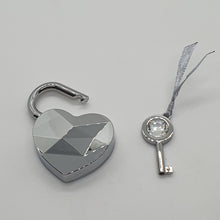 Lade das Bild in den Galerie-Viewer, SWAROVSKI Herz Schloss mit Schlüssel Liebesschloss 5234567