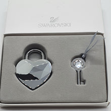 Lade das Bild in den Galerie-Viewer, SWAROVSKI Herz Schloss mit Schlüssel Liebesschloss 5234567