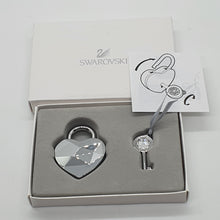 Lade das Bild in den Galerie-Viewer, SWAROVSKI Herz Schloss mit Schlüssel Liebesschloss 5234567