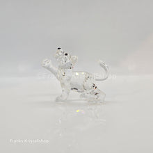 Lade das Bild in den Galerie-Viewer, SWAROVSKI Löwen Baby Löwenjunges 210460