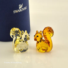 Lade das Bild in den Galerie-Viewer, SWAROVSKI Lovlots - Eichhörnchen Bert & Berta In Liebe 5282357