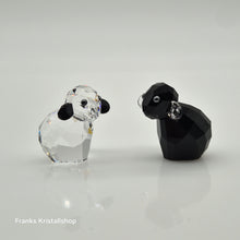 Lade das Bild in den Galerie-Viewer, SWAROVSKI Lovlots - Schafe Ebony und Ivory 5004631