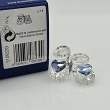 Lade das Bild in den Galerie-Viewer, SWAROVSKI Memories Babyschuhe Ein Junge Hellblau 5108539