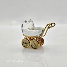 Lade das Bild in den Galerie-Viewer, SWAROVSKI Memories Kinderwagen Gold 172301