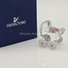 Lade das Bild in den Galerie-Viewer, SWAROVSKI Memories Kinderwagen Ein Mädchen Herz Rosa Pink 5003407