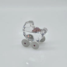 Lade das Bild in den Galerie-Viewer, SWAROVSKI Memories Kinderwagen Ein Mädchen Herz Rosa Pink 5003407