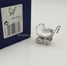 Lade das Bild in den Galerie-Viewer, SWAROVSKI Memories Kinderwagen Rhodium 626865