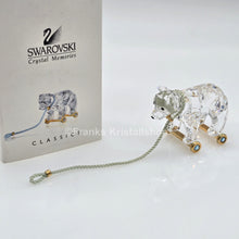 Lade das Bild in den Galerie-Viewer, SWAROVSKI Memories Teddybär auf Räder 253447