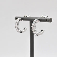 Lade das Bild in den Galerie-Viewer, SWAROVSKI Mini Hoop Kreolen Ohrringe Weiß, Rhodiniert 5717567