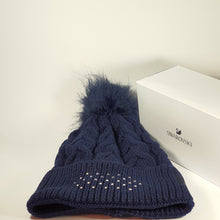 Lade das Bild in den Galerie-Viewer, SWAROVSKI Blaue Mütze Pudelmütze Strickmütze 5458074