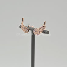 Lade das Bild in den Galerie-Viewer, SWAROVSKI Nice Feder Ohrstecker Weiß, Roségold-Legierungsschicht 5663490
