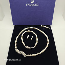 Lade das Bild in den Galerie-Viewer, SWAROVSKI Nice Feder Schmuckset Perlen Ohrstecker Collier Armband Weiß Rhodiniert oU