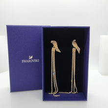 Lade das Bild in den Galerie-Viewer, SWAROVSKI Papagei Ohrringe Tropical Parrot Vergoldet 5512708