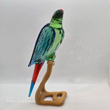 Lade das Bild in den Galerie-Viewer, SWAROVSKI Crystal Paradise Papagei Ara Chrome Green auf Holzsockel 685824