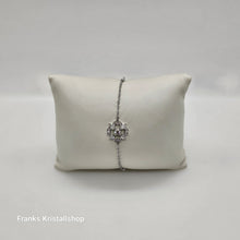 Lade das Bild in den Galerie-Viewer, Swarovski Remix Sparkling Dance Flower Armband Gr. M Rhodiniert 5396228