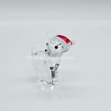 Lade das Bild in den Galerie-Viewer, SWAROVSKI Rentier mit Weihnachtsmütze 5135853