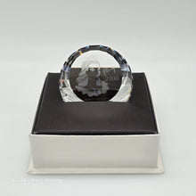 Lade das Bild in den Galerie-Viewer, SWAROVSKI SCS Briefbeschwerer Jahresfigur 2000 Columbine 256855