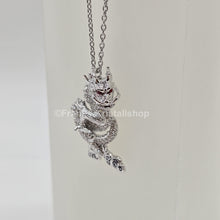 Lade das Bild in den Galerie-Viewer, SWAROVSKI SCS Halskette Jubiläum 2012 Drache Weiß, Rhodiniert 1124113