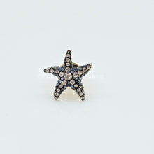 Lade das Bild in den Galerie-Viewer, SWAROVSKI SCS Tack Pin Seestern 2025 EVENT 5725025