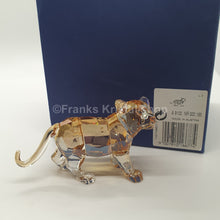 Lade das Bild in den Galerie-Viewer, SWAROVSKI SCS Junger Tiger 2010 stehend 1016677