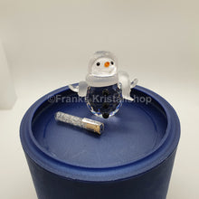 Lade das Bild in den Galerie-Viewer, SWAROVSKI Schneemann mit Schneekristallen 250229