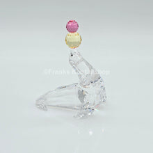 Lade das Bild in den Galerie-Viewer, SWAROVSKI Seehund mit Bällen jonglierend 622526