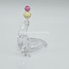 Lade das Bild in den Galerie-Viewer, SWAROVSKI Seehund mit Bällen jonglierend 622526