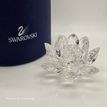 Lade das Bild in den Galerie-Viewer, SWAROVSKI Seerose Kerzenhalter mittel 010001