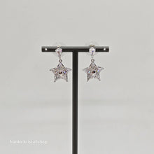 Lade das Bild in den Galerie-Viewer, SWAROVSKI Stella Drop-Ohrhänger Stern, Weiß, Rhodiniert Star 5652002
