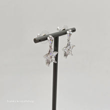 Lade das Bild in den Galerie-Viewer, SWAROVSKI Stella Drop-Ohrhänger Stern, Weiß, Rhodiniert Star 5652002