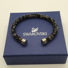 Lade das Bild in den Galerie-Viewer, SWAROVSKI Crystaldust Armreif Größe M Schwarz Dunkelgrau 5250065 oU