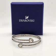 Lade das Bild in den Galerie-Viewer, SWAROVSKI Twisty Armreif Armband Größe M, Rhodiniert 5528444