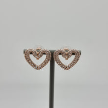 Lade das Bild in den Galerie-Viewer, SWAROVSKI Sublima Herz Ohrstecker Mittel, Weiß, Roségold-Legierungsschicht 5628659