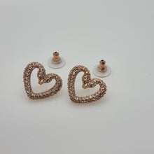 Lade das Bild in den Galerie-Viewer, SWAROVSKI Sublima Herz Ohrstecker Mittel, Weiß, Roségold-Legierungsschicht 5628659