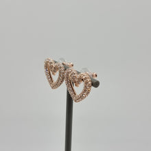 Lade das Bild in den Galerie-Viewer, SWAROVSKI Sublima Herz Ohrstecker Mittel, Weiß, Roségold-Legierungsschicht 5628659
