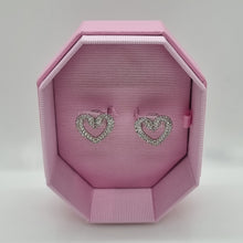 Lade das Bild in den Galerie-Viewer, SWAROVSKI Una Herz Ohrstecker Mittel, Weiß, Rhodiniert 5625535