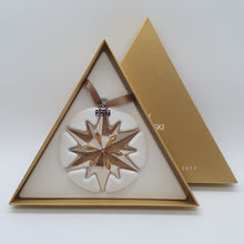 Lade das Bild in den Galerie-Viewer, SWAROVSKI Weihnachtsstern 2017 groß Gold SCS 5268827