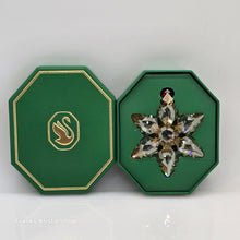 Lade das Bild in den Galerie-Viewer, SWAROVSKI Weihnachtsstern 2024 Groß Gold Festive 5674349