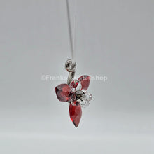Lade das Bild in den Galerie-Viewer, SWAROVSKI Winterbeeren Ornament Rot Light Siam 1054565