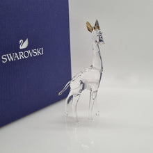 Lade das Bild in den Galerie-Viewer, SWAROVSKI African Sunset Giraffe Nohea 5557858