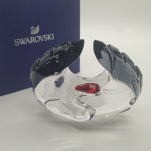 Lade das Bild in den Galerie-Viewer, SWAROVSKI Among Blue Mountains Tanzender Kranich 5557818