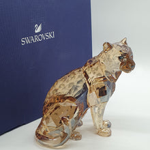 Lade das Bild in den Galerie-Viewer, SWAROVSKI SCS Amur Leopard Sofia 2019 5428541