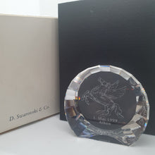 Lade das Bild in den Galerie-Viewer, SWAROVSKI Briefbeschwerer Pegasus Disk 1. Mai 1999 Athen