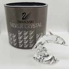 Lade das Bild in den Galerie-Viewer, SWAROVSKI Delfin auf Welle
