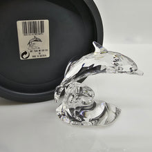 Lade das Bild in den Galerie-Viewer, SWAROVSKI Delfin auf Welle