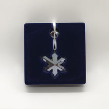 Lade das Bild in den Galerie-Viewer, SWAROVSKI Weihnachtsstern Eisblüte Ornament Arctic Ice Flower 945006